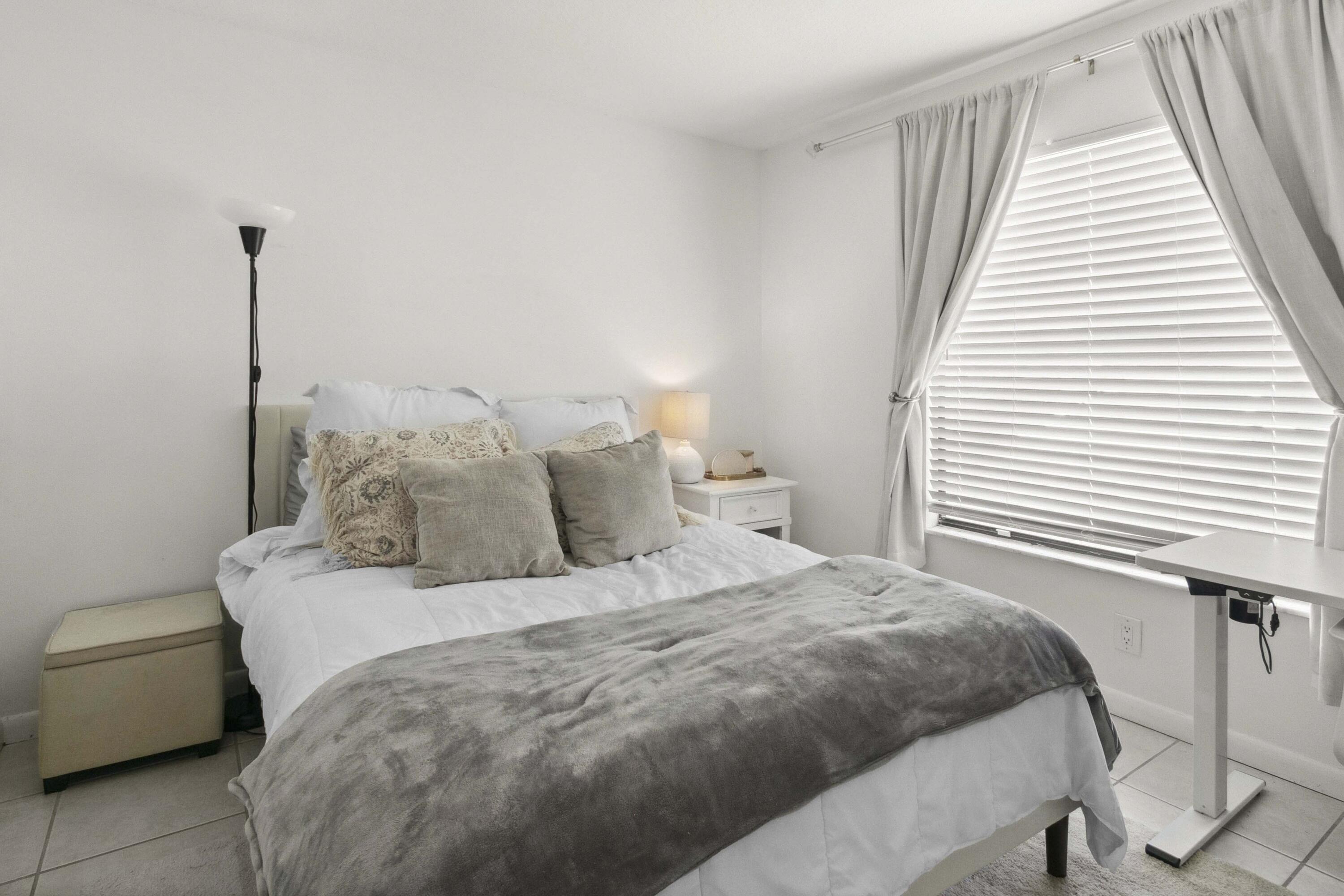 116 Sherwood Circle, Unit 7A Jupiter, FL 33458 - Photo 15 of 29 Guest Bedroom