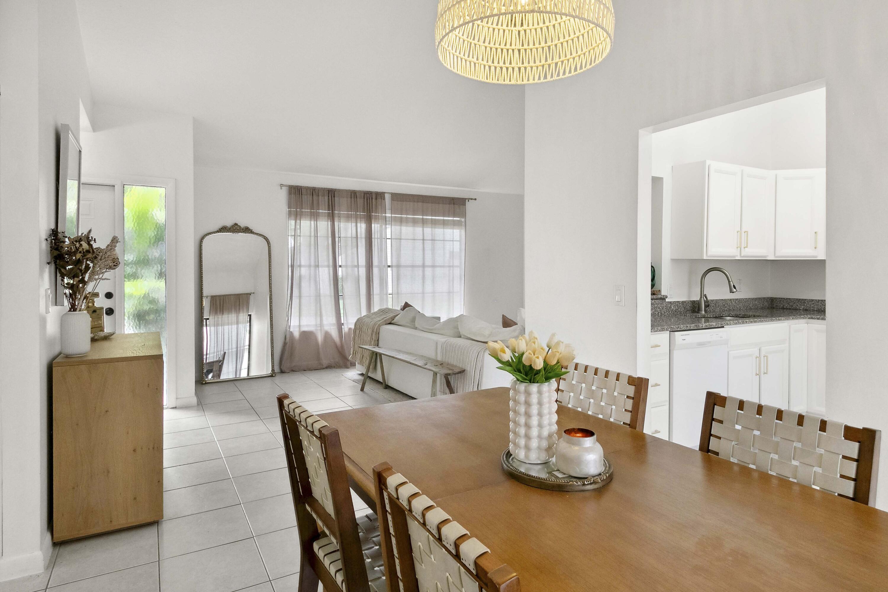 116 Sherwood Circle, Unit 7A Jupiter, FL 33458 - Photo 6 of 29 Dining Area