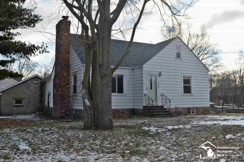 7404 Monroe Road Lambertville, MI 48144 - Photo 3 of 18 20458183-2.JPG