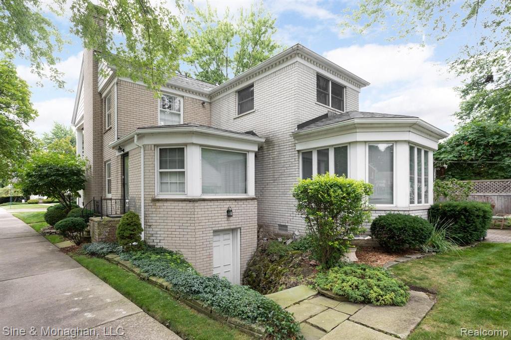 1747 Littlestone Road Grosse Pointe Woods, MI 48236 - Photo 17 of 22