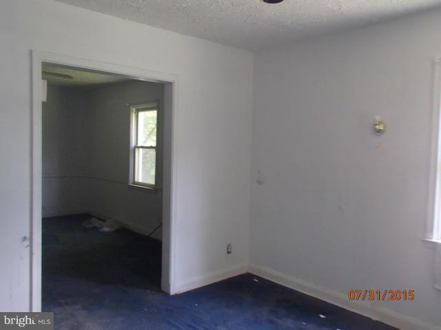 5510 Lothian Road Baltimore, MD 21212 - Photo 3 of 22 Living Room