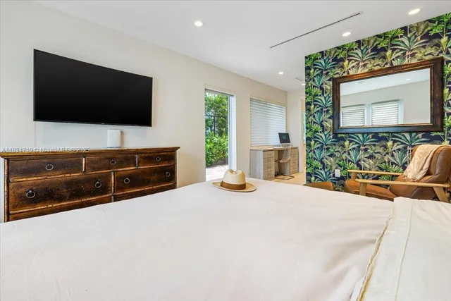 $16,900 | 435 Ridgewood Road, Key Biscayne, FL 33149