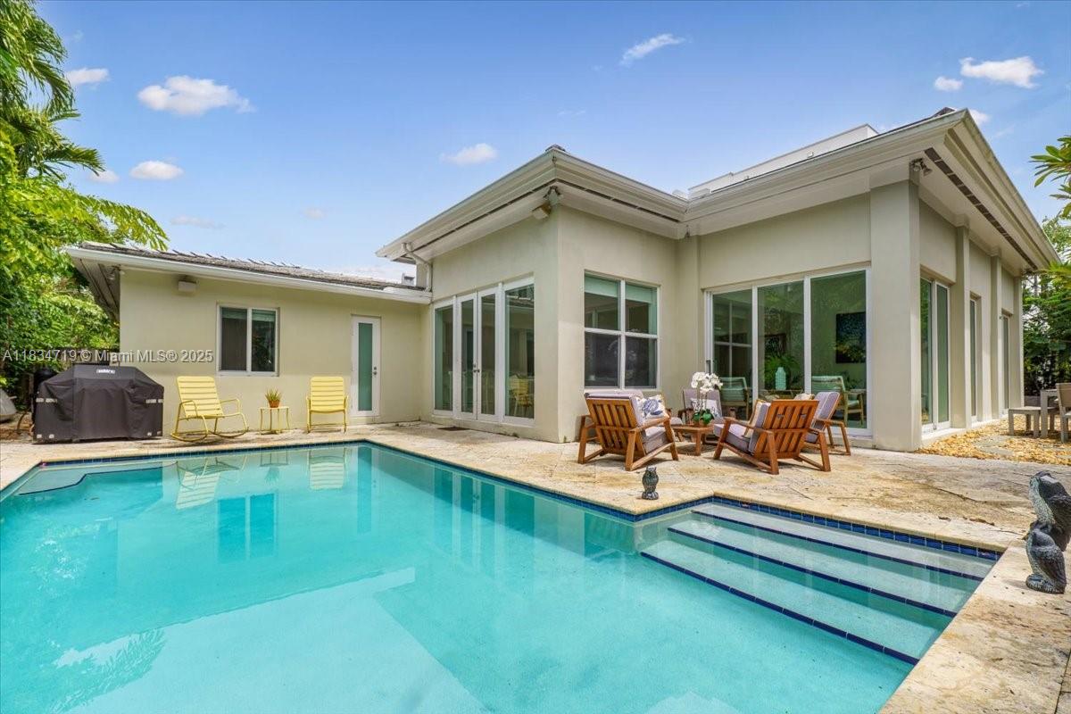 435 Ridgewood Road Key Biscayne, FL 33149 - Photo 30 of 32 a living room with patio furniture and a large tree