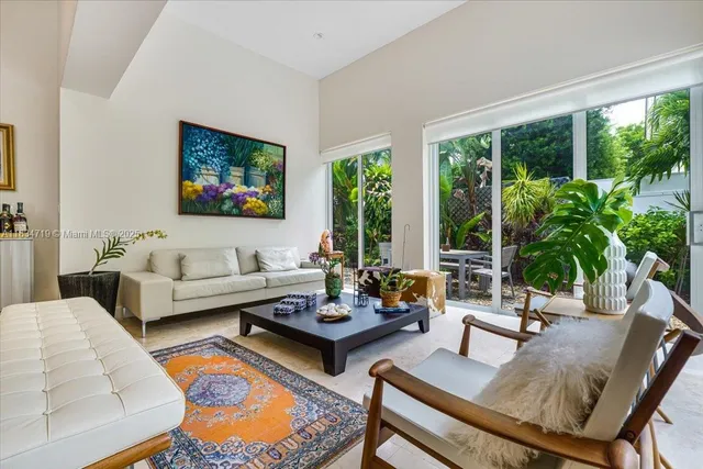 $16,900 | 435 Ridgewood Road, Key Biscayne, FL 33149