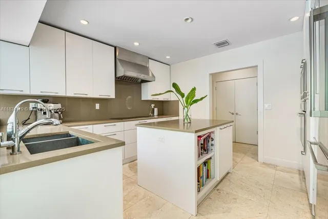 $16,900 | 435 Ridgewood Road, Key Biscayne, FL 33149