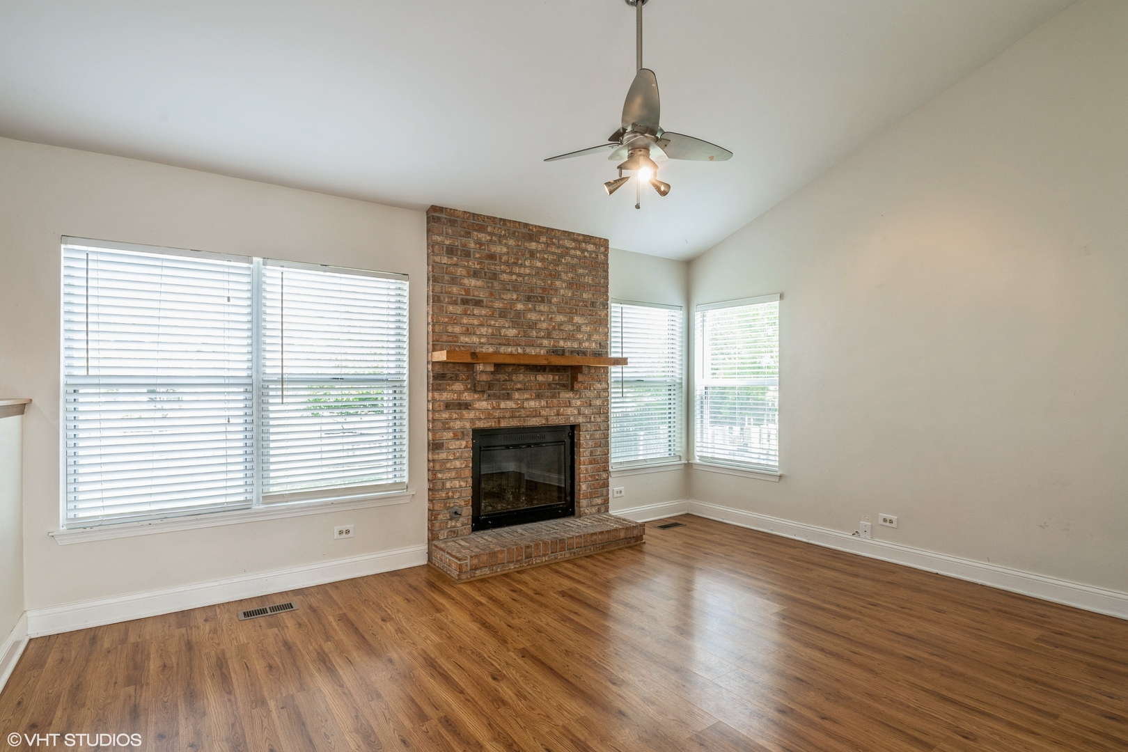 8 West Rustic Lane Round Lake Beach, IL 60073 - Photo 3 of 10
