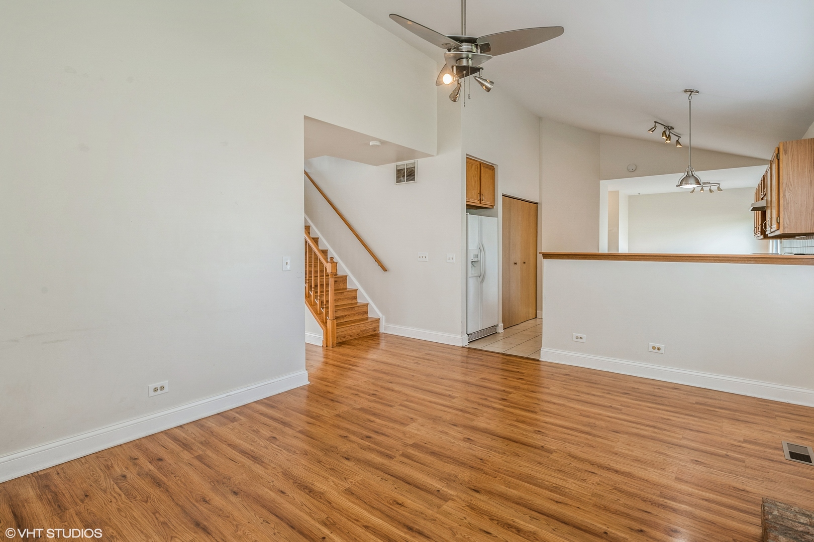 8 West Rustic Lane Round Lake Beach, IL 60073 - Photo 4 of 10