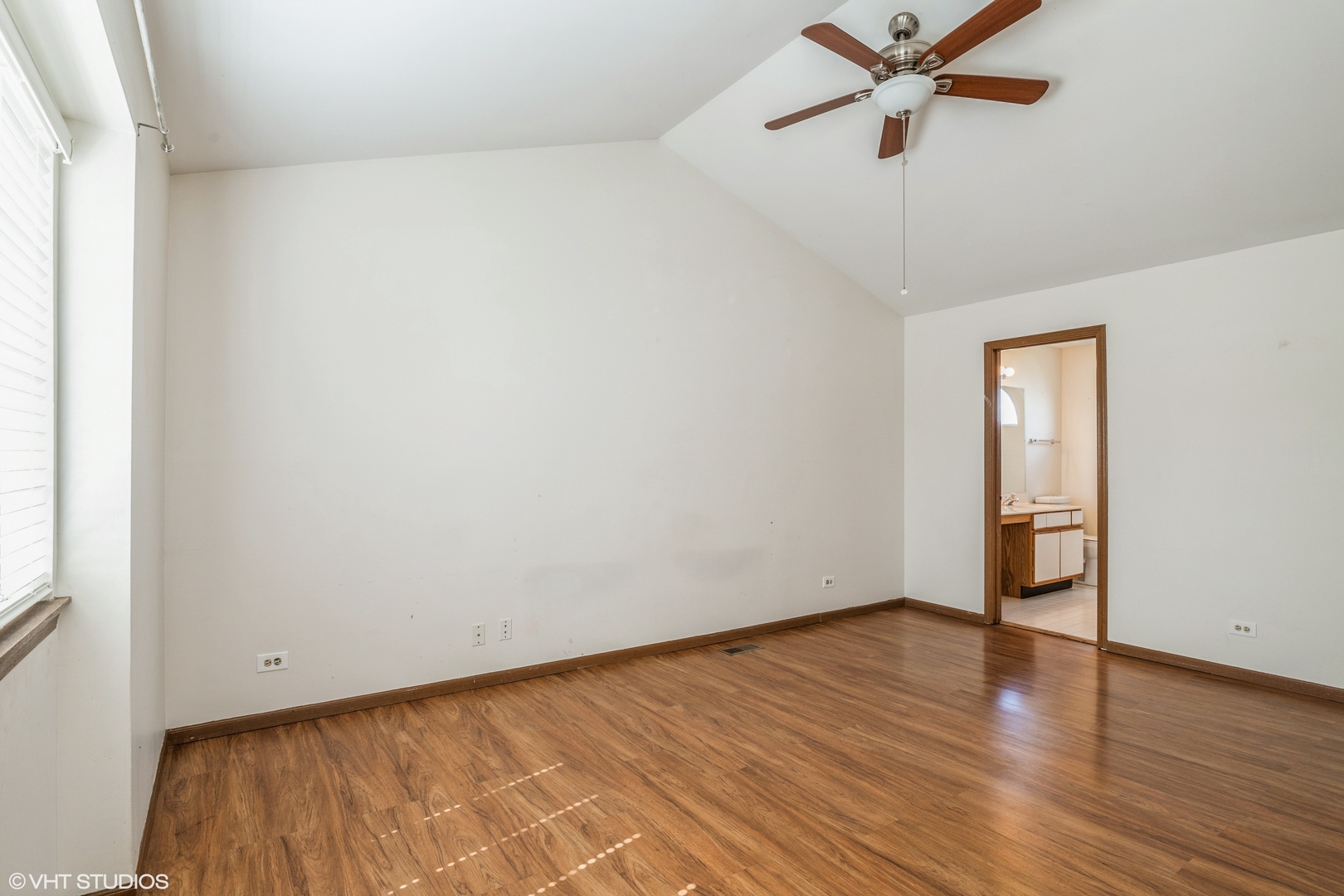 8 West Rustic Lane Round Lake Beach, IL 60073 - Photo 6 of 10