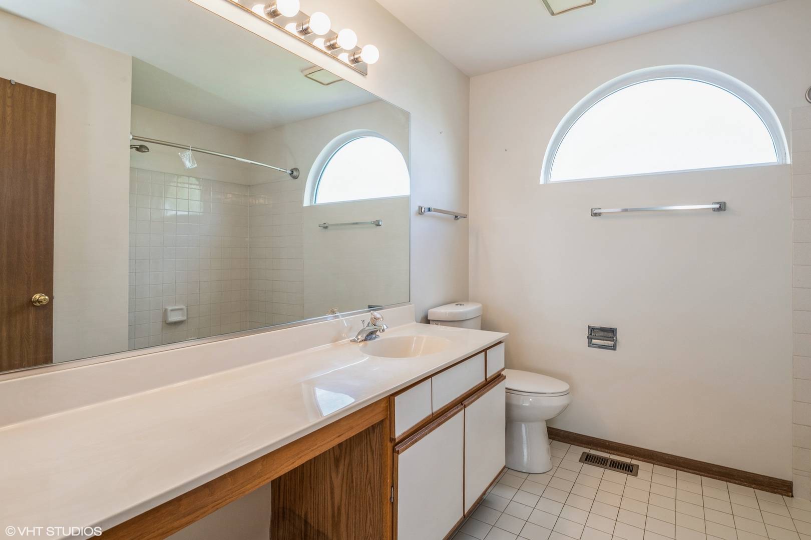 8 West Rustic Lane Round Lake Beach, IL 60073 - Photo 7 of 10