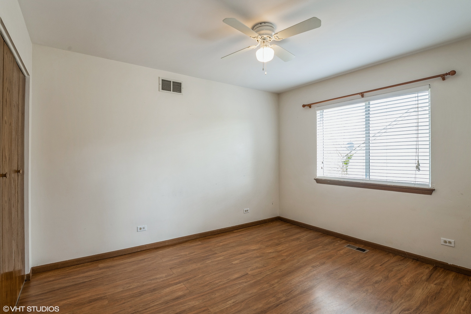 8 West Rustic Lane Round Lake Beach, IL 60073 - Photo 8 of 10