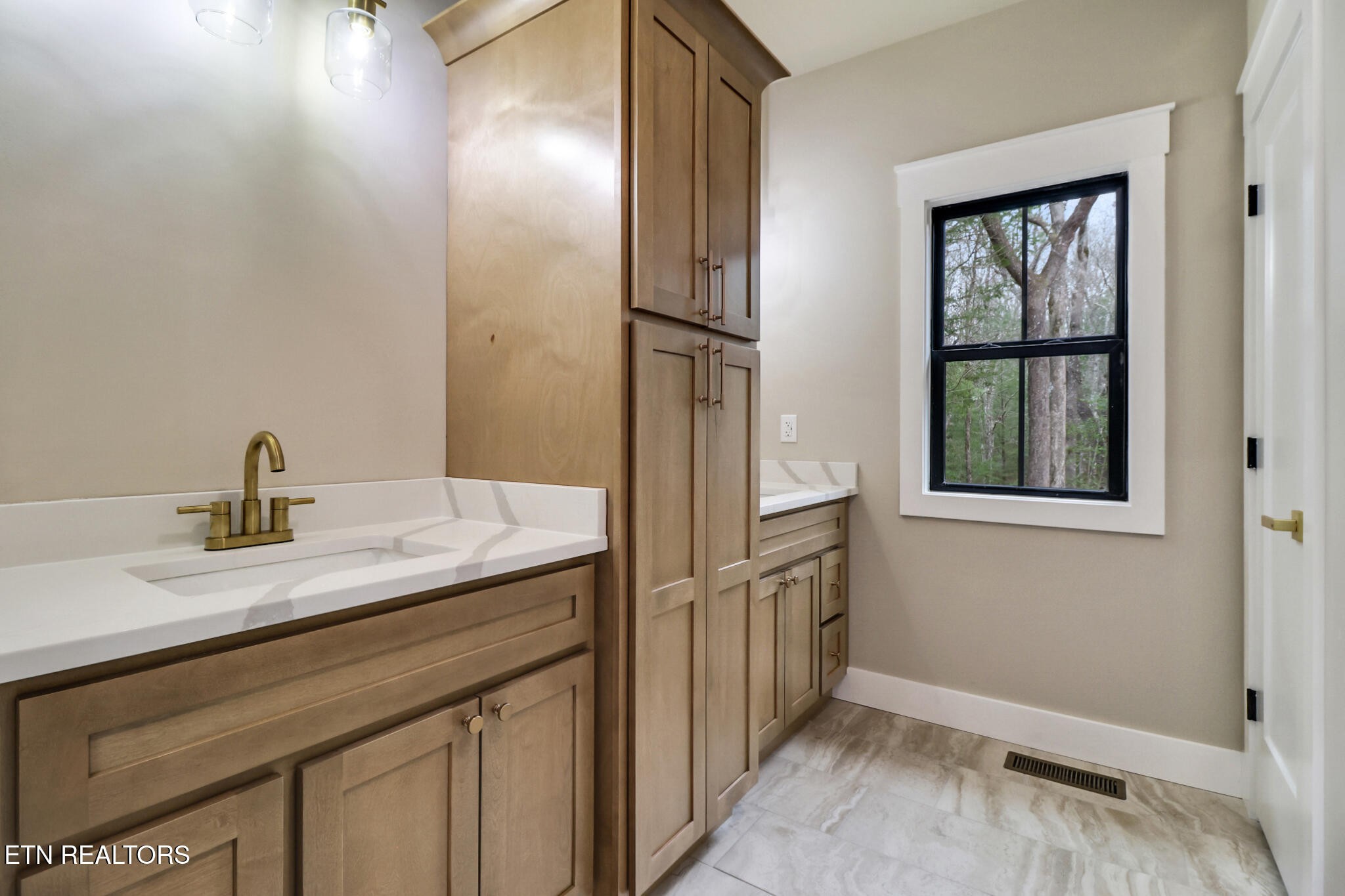 1440 Model Farm Road Jamestown, TN 38556 - Photo 26 of 35 a bathroom with a sink and a mirror