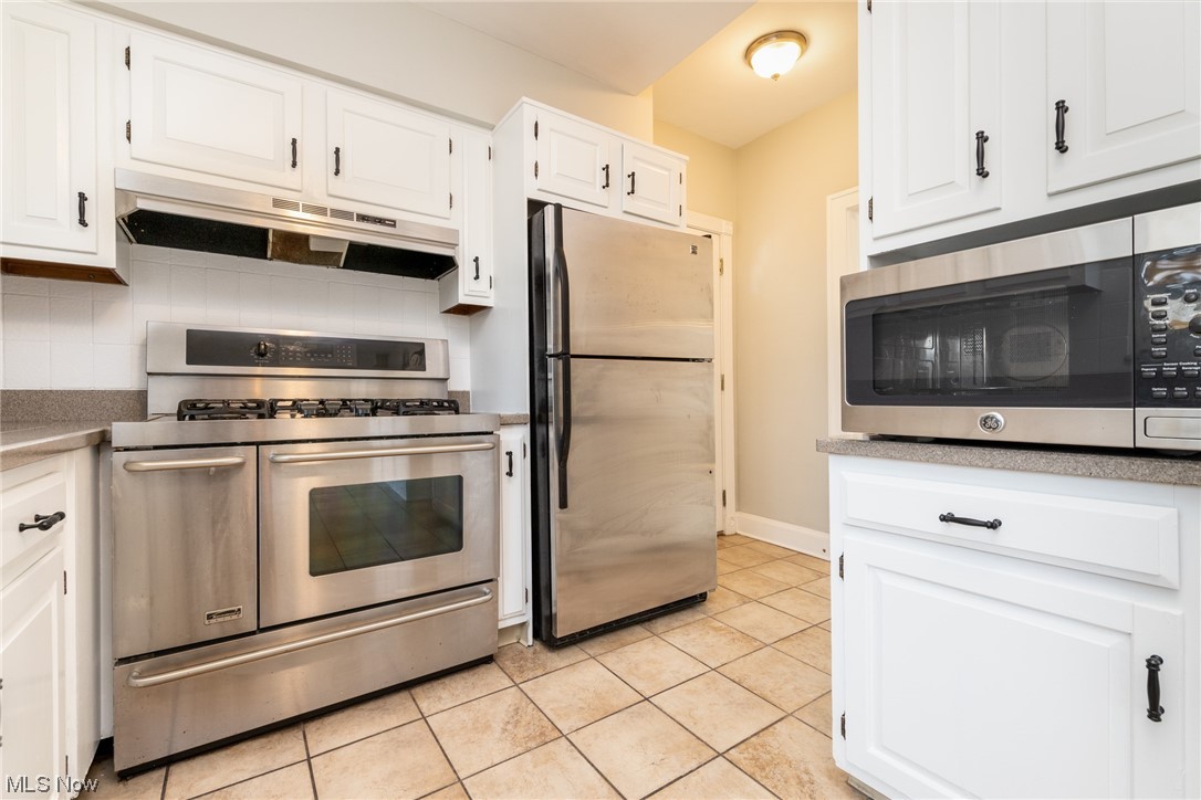 2901 Warrington Road Cleveland, OH 44120 - Photo 12 of 33