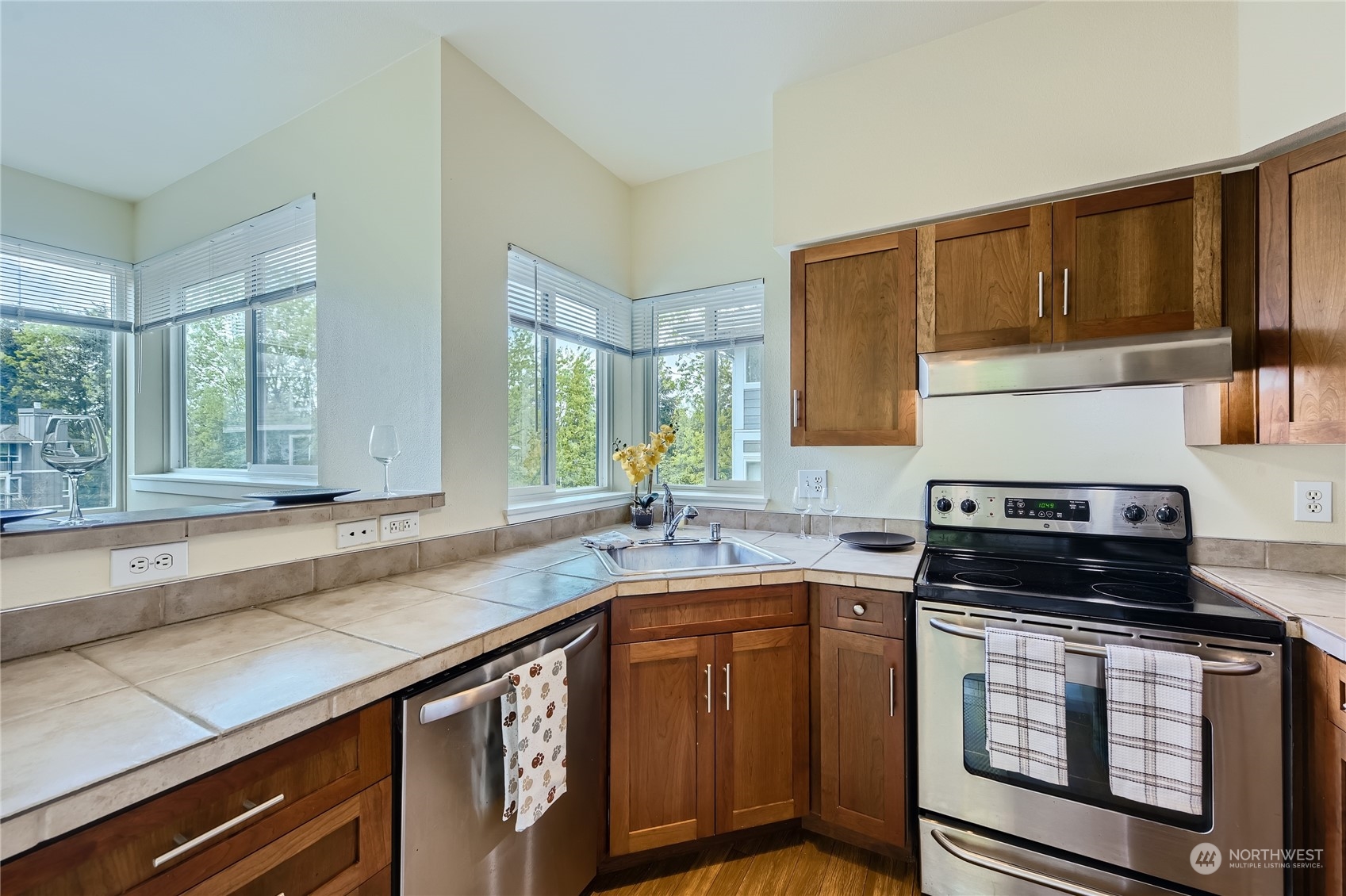 3901 243rd Place Southeast, Unit O203 Bothell, WA 98021 - Photo 6 of 11 a kitchen with a stove and a sink