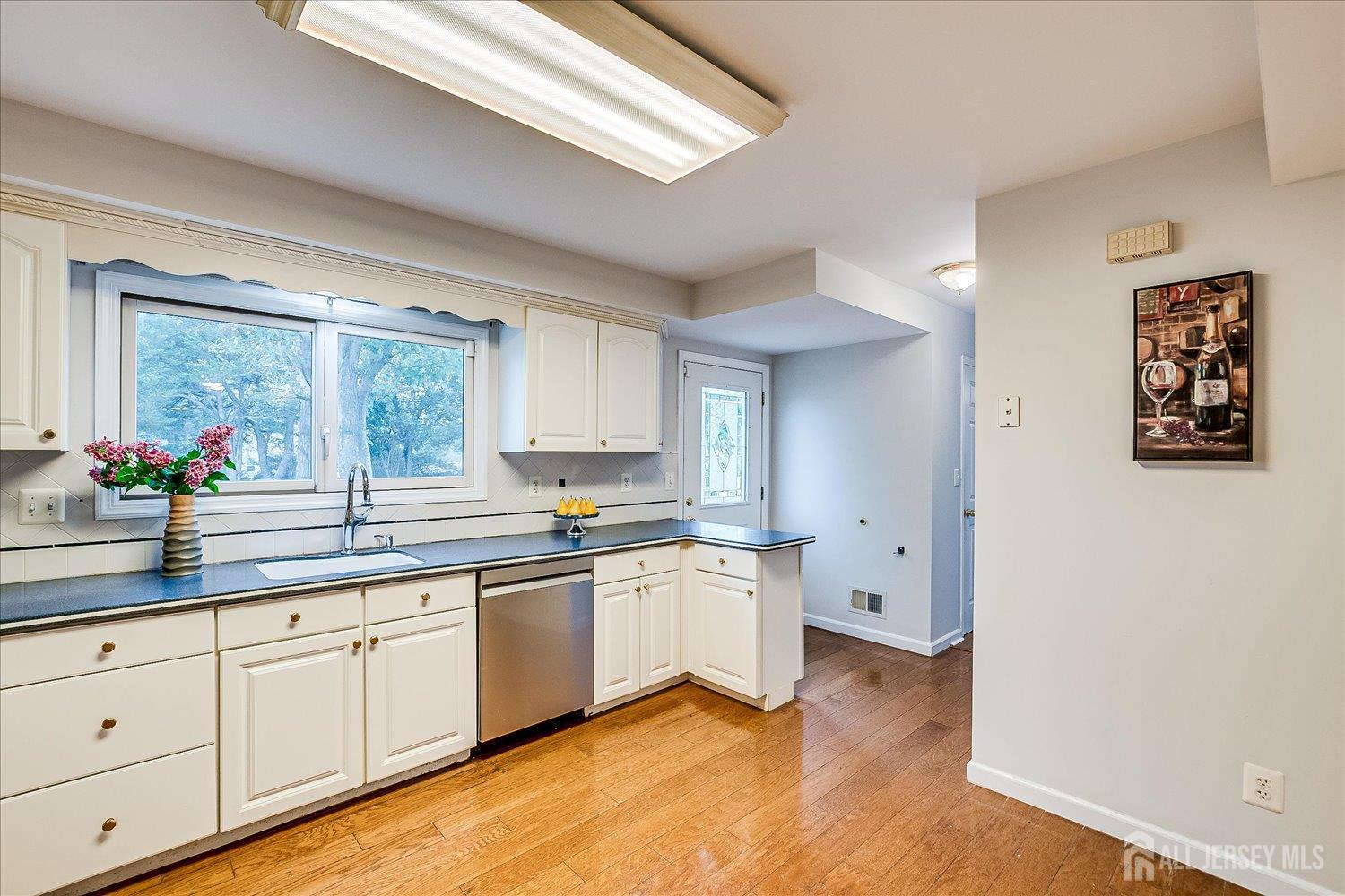 24 Langley Road Kendall Park, NJ 08824 - Photo 12 of 33 Gallery Image 12