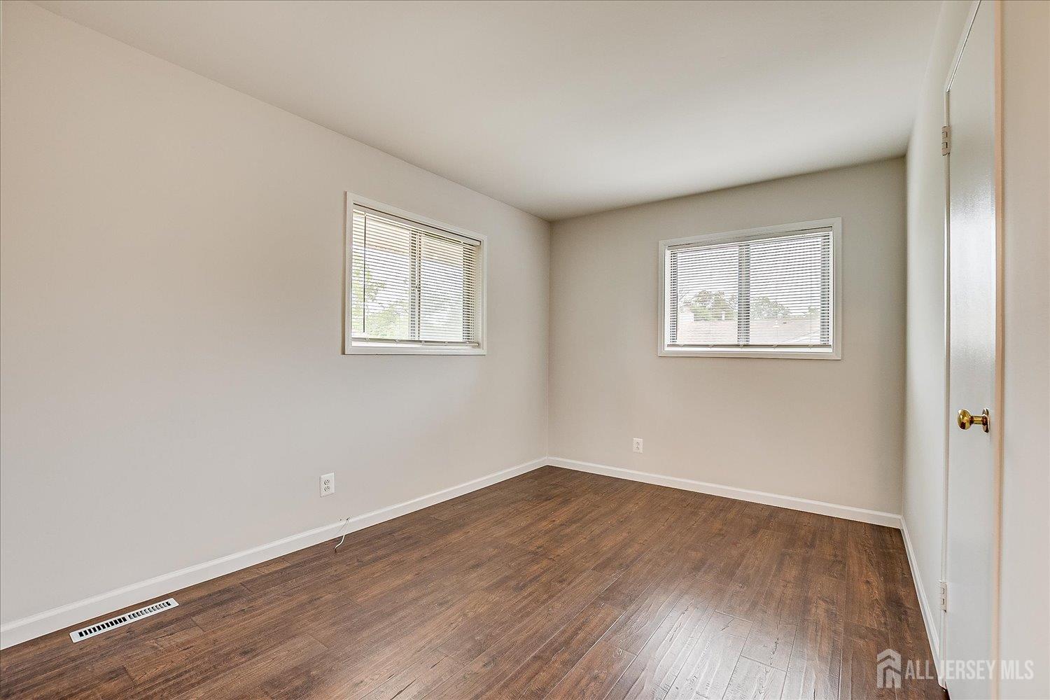 24 Langley Road Kendall Park, NJ 08824 - Photo 23 of 33 Gallery Image 23