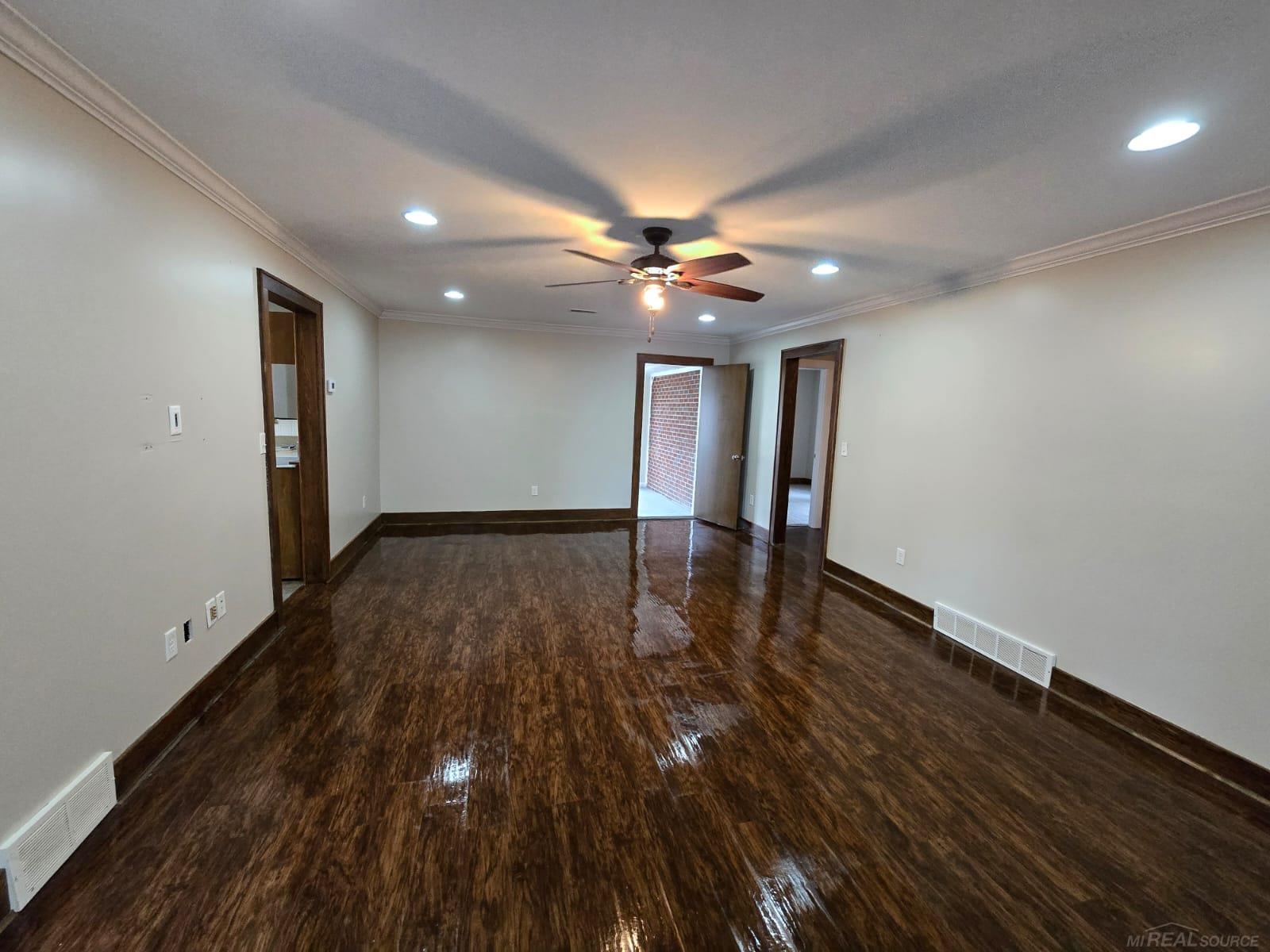 4105 Midland Road Saginaw, MI 48603 - Photo 14 of 25 50186249-91886851-0f66-419b-a1ab-20eee96d58d3.JPG