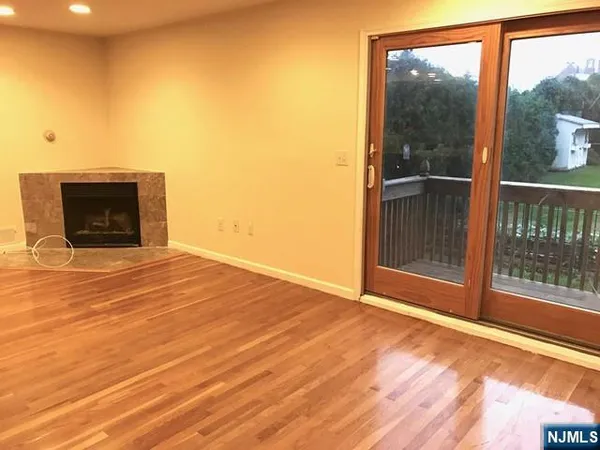 $4,600 | 441 Hillcrest Place, Unit B, Palisades Park, NJ 07650