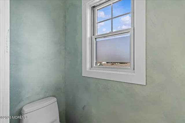a spacious bathroom with 2 sink and a mirror