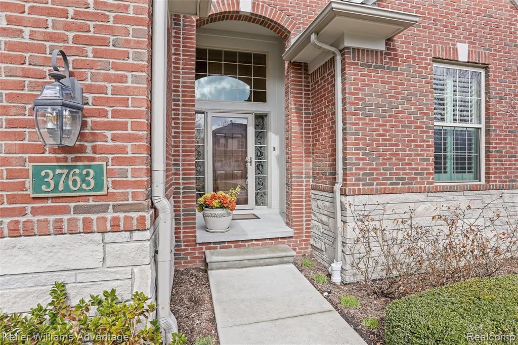 3763 Windingbrook Circle Rochester Hills, MI 48309 - Photo 2 of 32