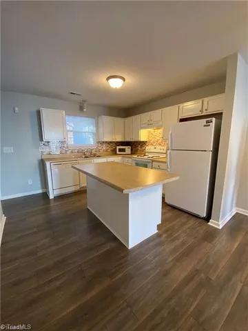 $1,600 | 46 Ledgerstone Lane, Greensboro, NC 27407