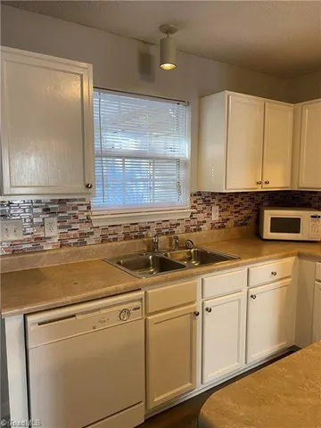 $1,600 | 46 Ledgerstone Lane, Greensboro, NC 27407