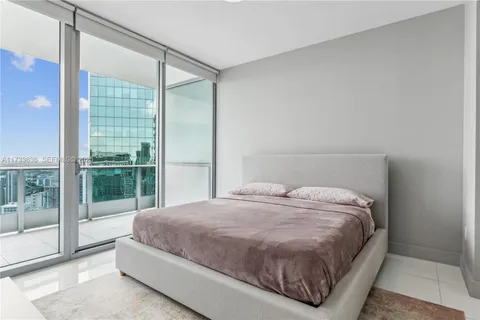 $880,000 | 200 Biscayne Blvd Way, Miami, FL 33131
