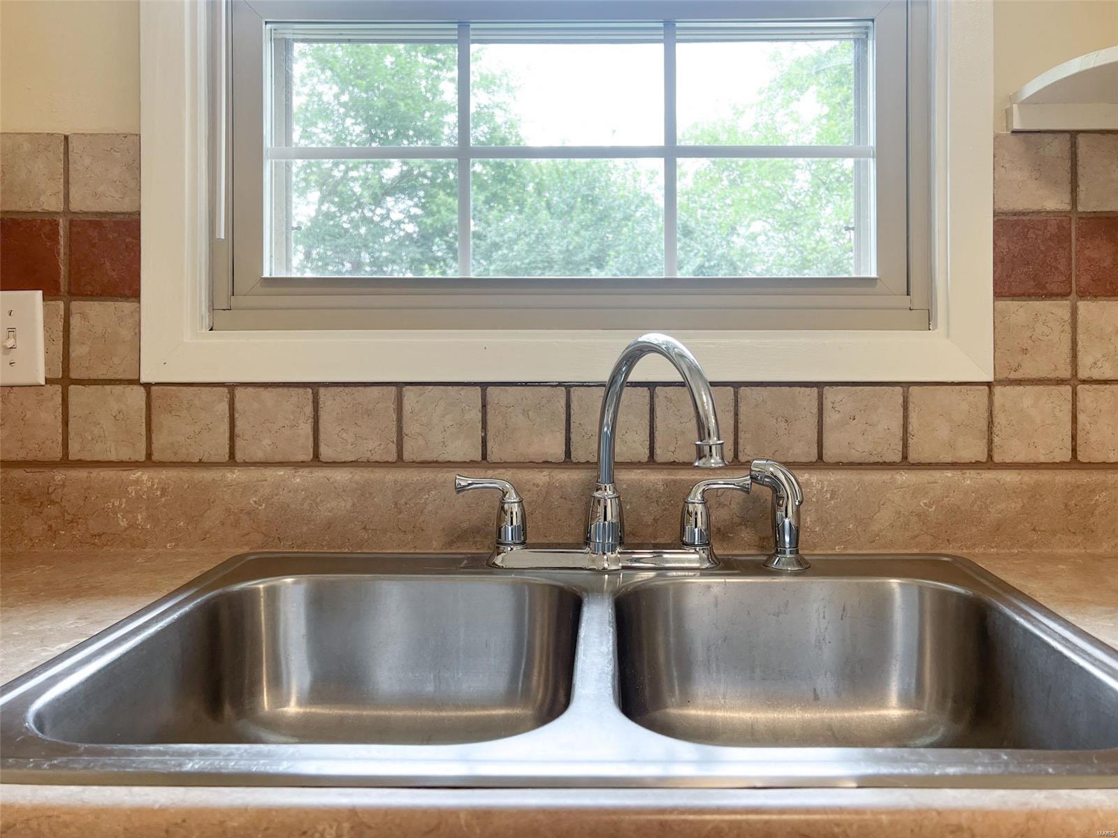 904 Fort Henry Road Belleville, IL 62221 - Photo 10 of 29