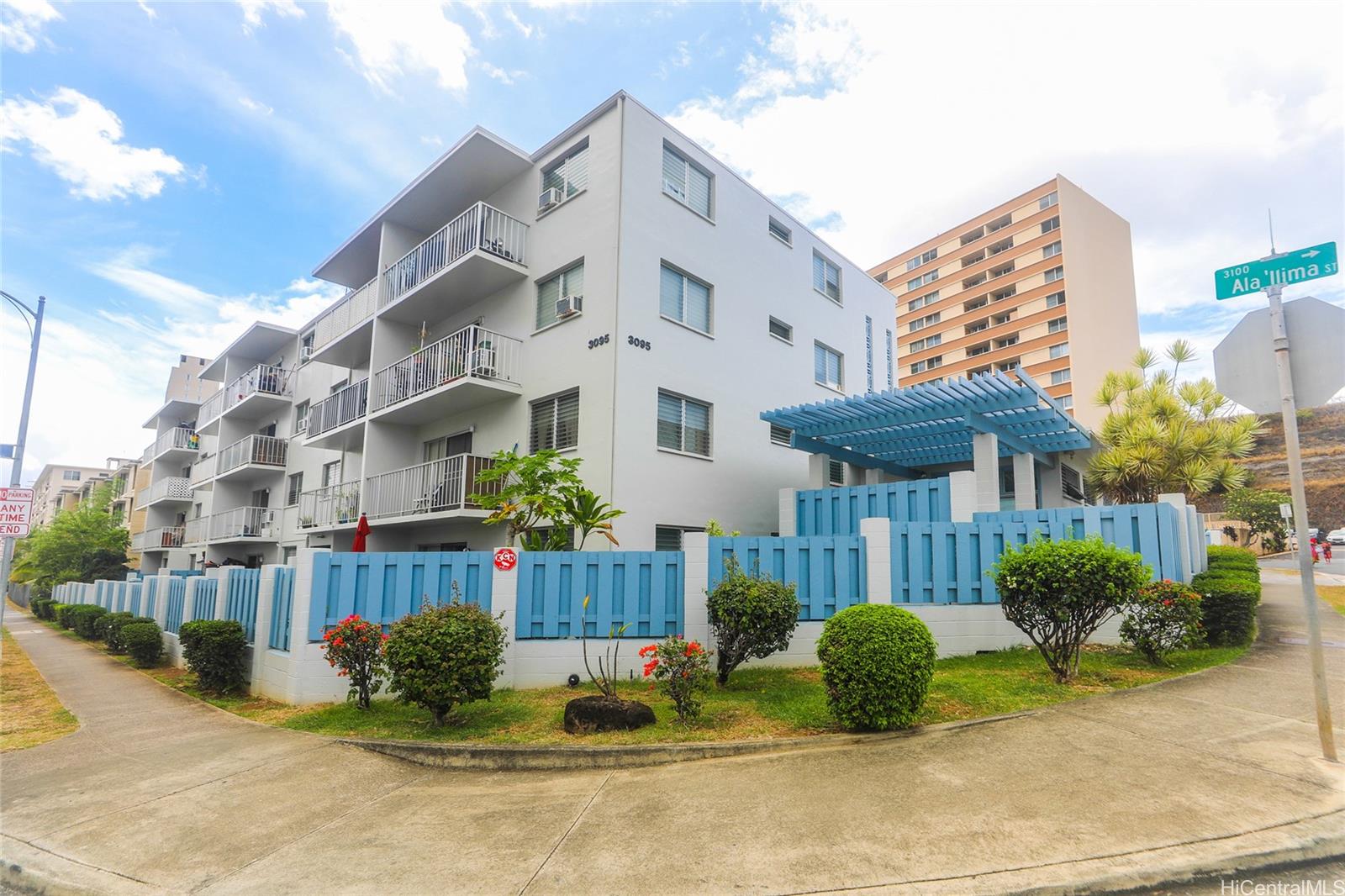 3095 Ala Ilima Street, Unit 204 Honolulu, HI 96818 - Photo 14 of 16 a view of a building with a yard