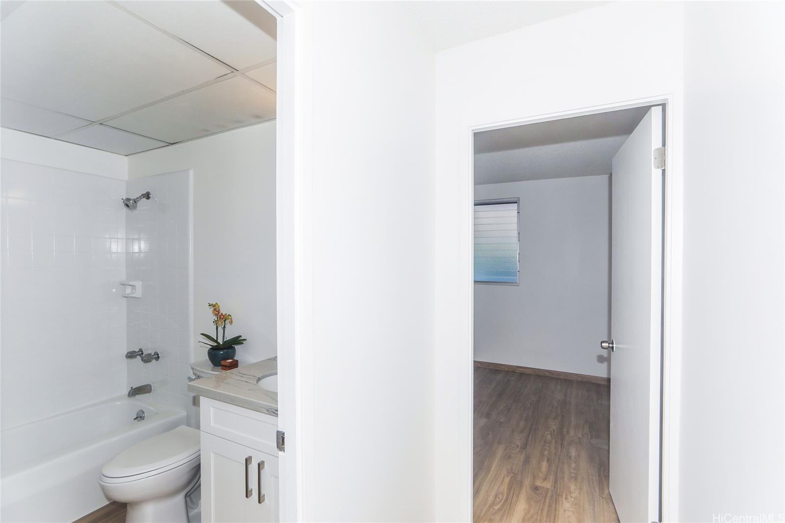 3095 Ala Ilima Street, Unit 204 Honolulu, HI 96818 - Photo 10 of 16 a bathroom with a toilet a sink and shower