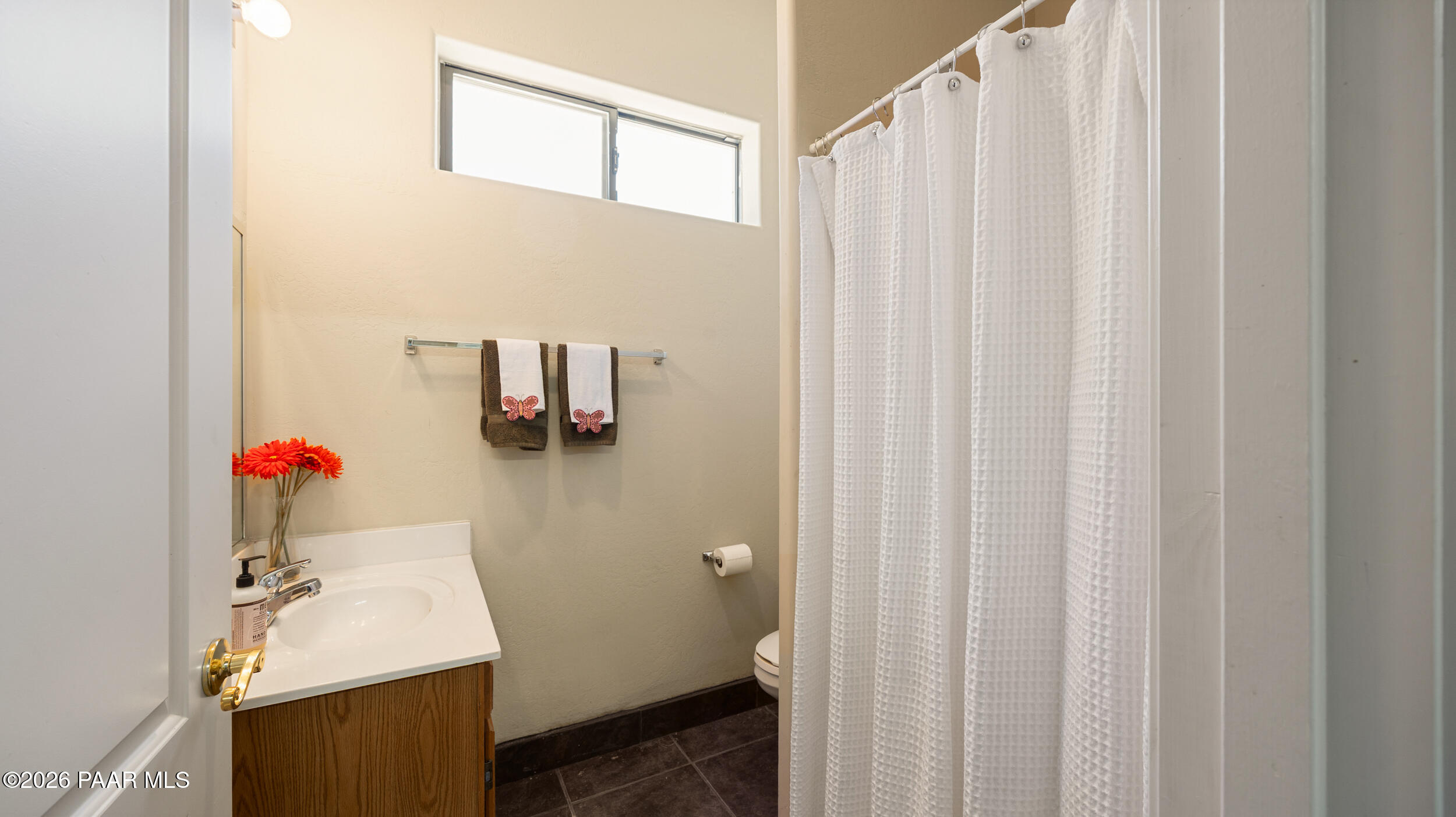 9605 North Coyote Springs Road Prescott Valley, AZ 86315 - Photo 26 of 43 a bathroom with a sink and curtain