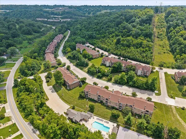 $119,900 | 54 Woodland Hills Drive, Unit 6, Newport, KY 41071