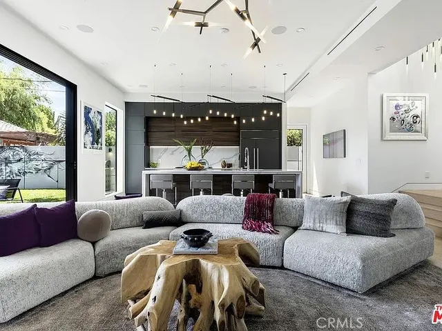 a view of entryway and hall