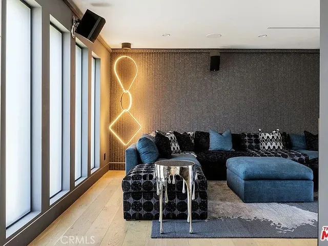 a view of walk in closet