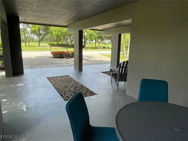 a view of a yard with a house