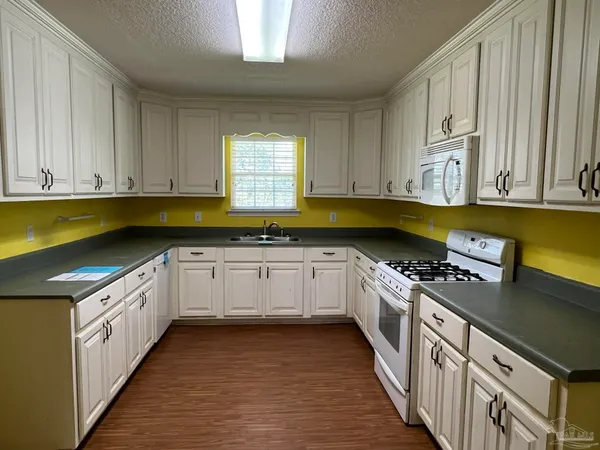 $167,500 | 124 South Canoe Road, Atmore, AL 36502