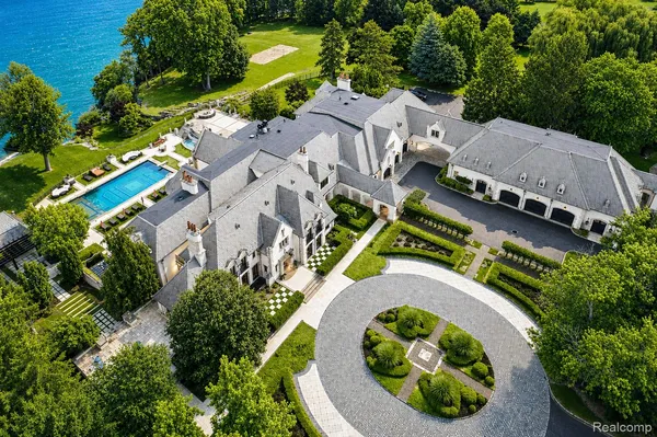 $25,000,000 | 5400 Pontiac Trail, West Bloomfield, MI 48323