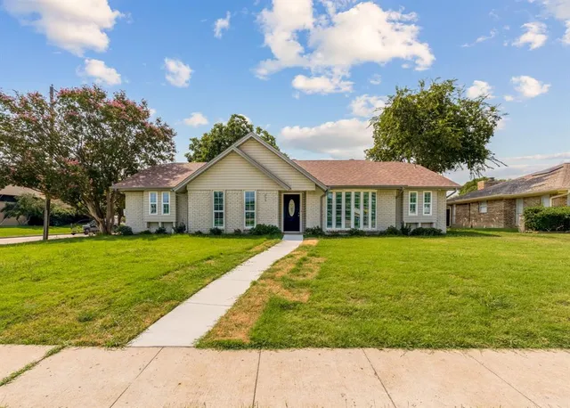 $479,000 | 900 Lexington Drive, Plano, TX 75075