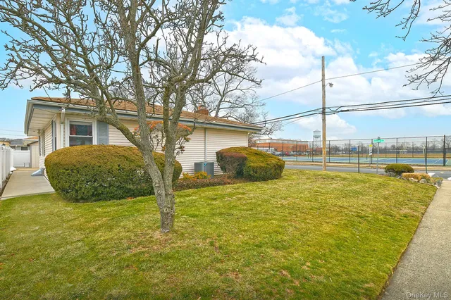 $749,000 | 481 Leonard Boulevard, New Hyde Park, NY 11040