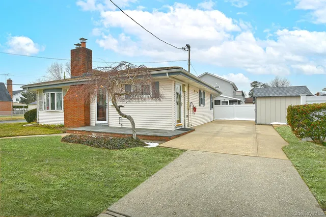 $749,000 | 481 Leonard Boulevard, New Hyde Park, NY 11040