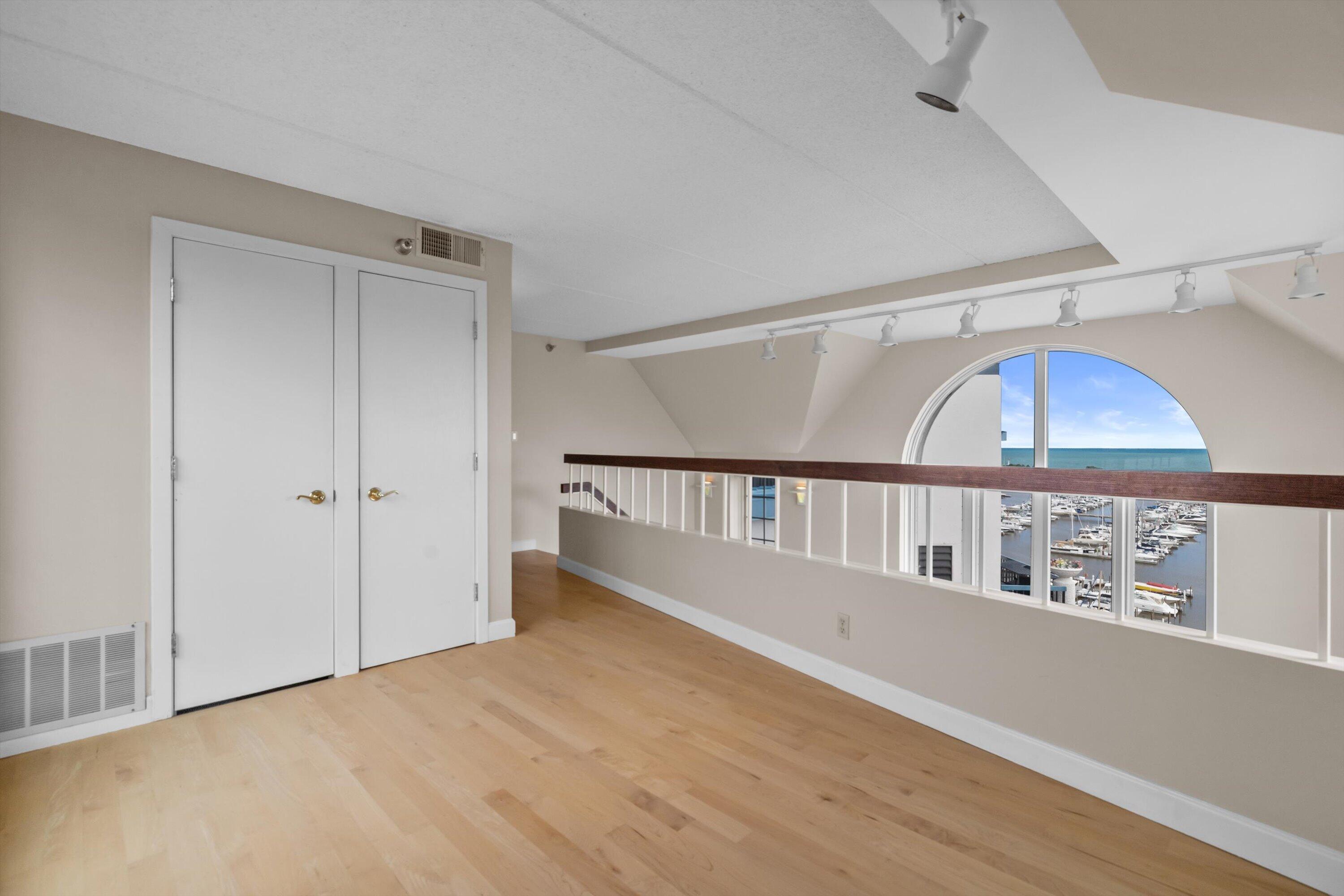 333 Lake Avenue, Unit 807 Racine, WI 53403 - Photo 26 of 57 Upper Loft