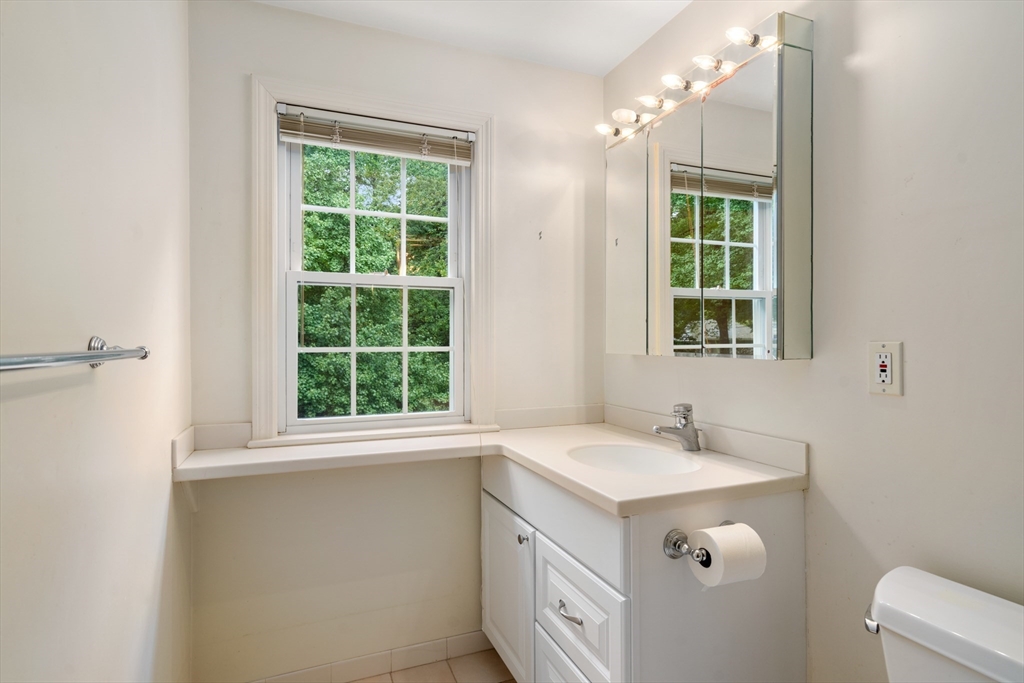 10 Radcliffe Road Weston, MA 02493 - Photo 5 of 41