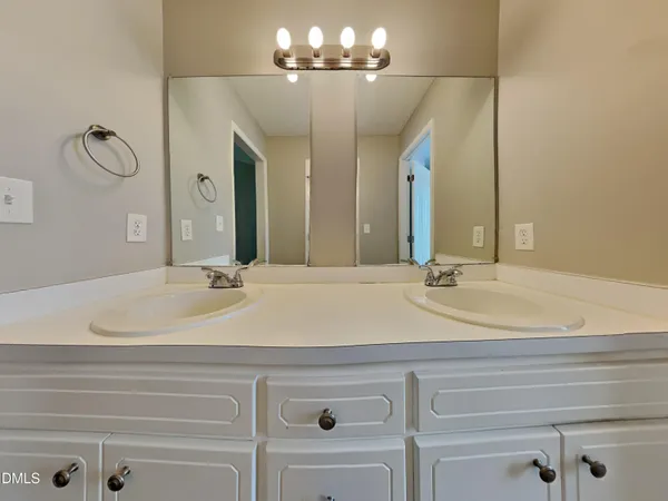 $1,739 | 603 Garrison Avenue, Clayton, NC 27520