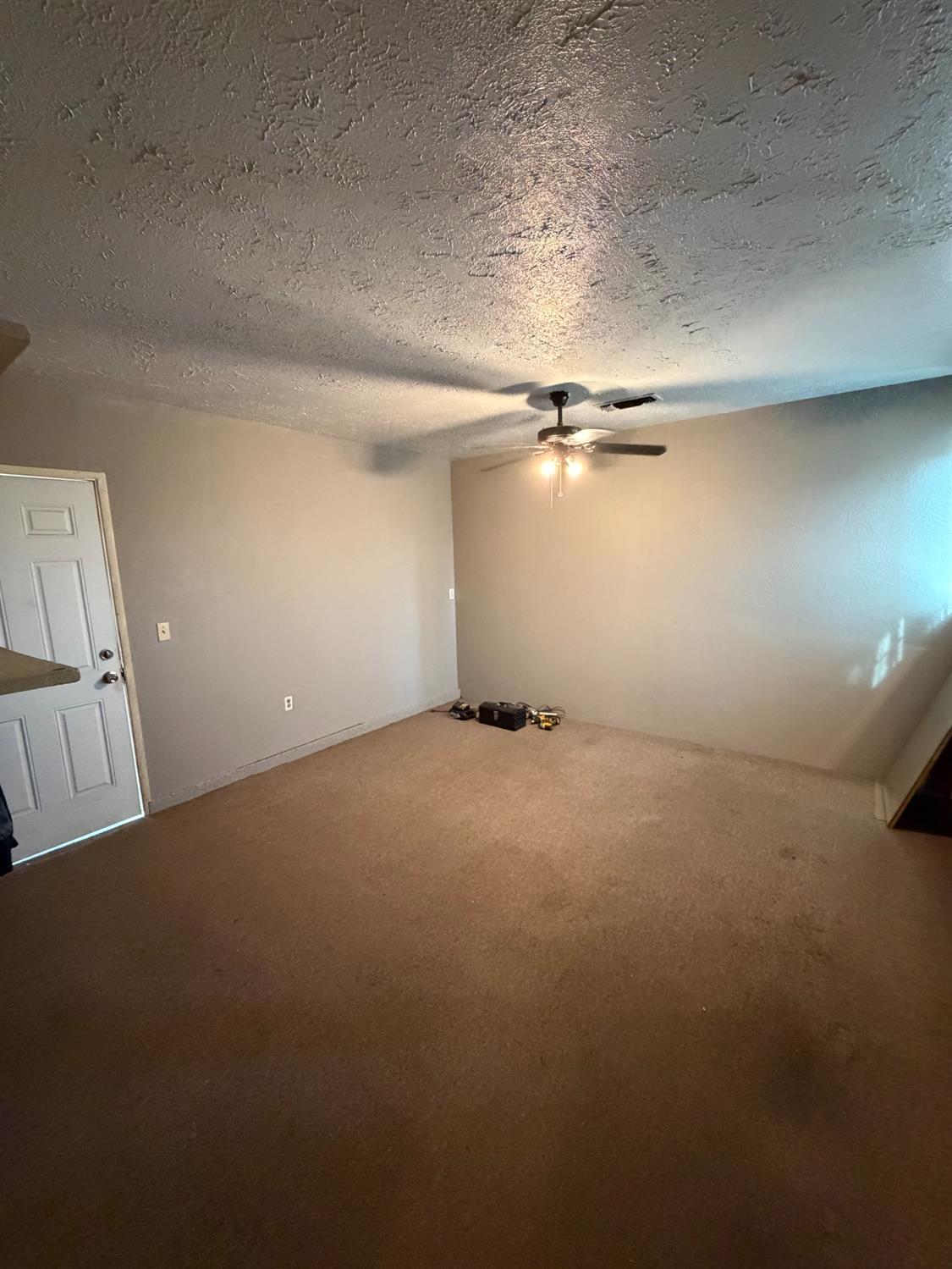 8767 South Rodriguez Avenue Parlier, CA 93648 - Photo 9 of 18 a view of an empty room