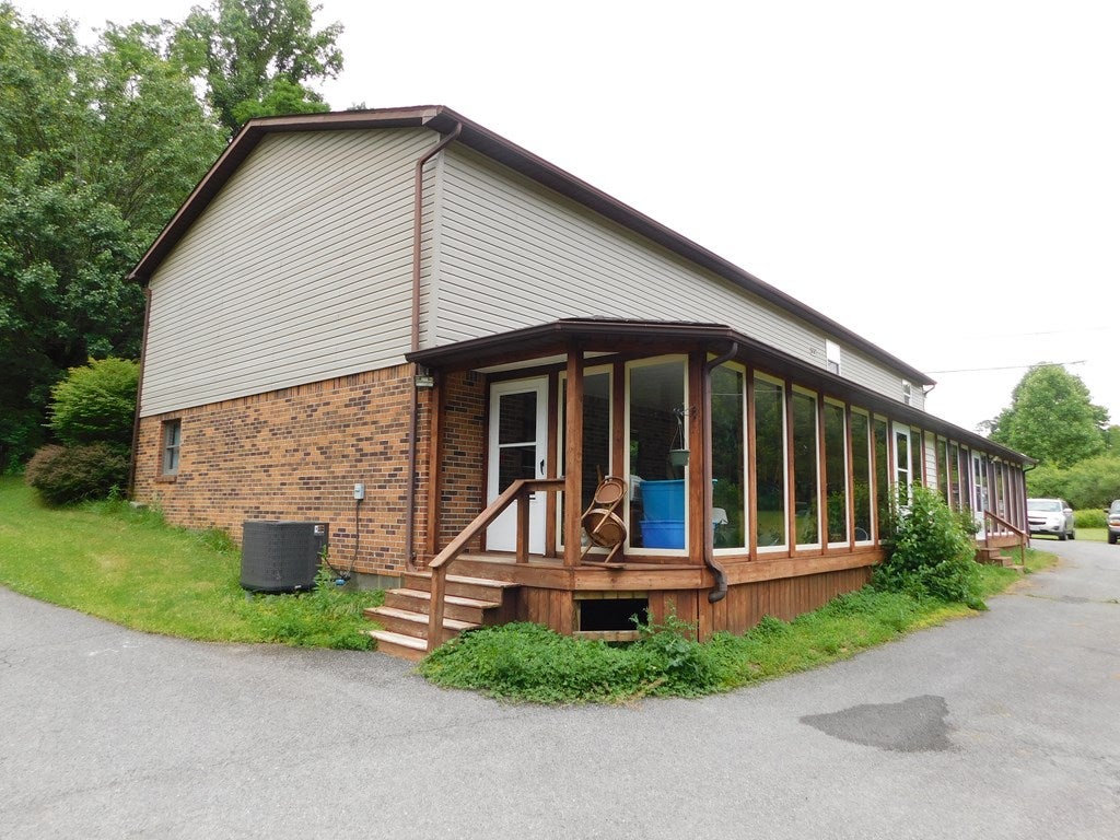 3030 Gratton Road Tazewell, VA 24651 - Photo 3 of 12 Gallery Image 3