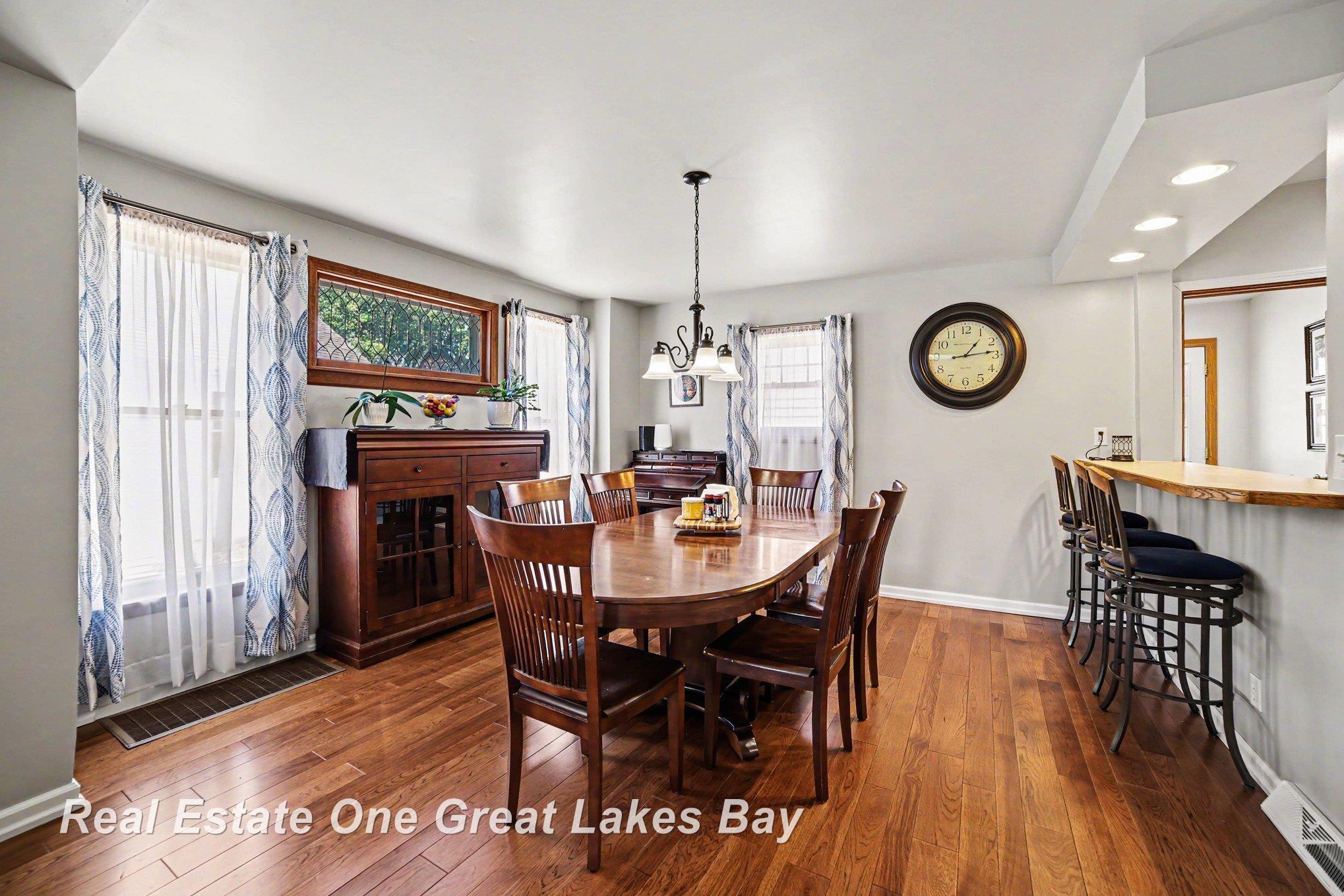 2107 10th Street Bay City, MI 48708 - Photo 8 of 31