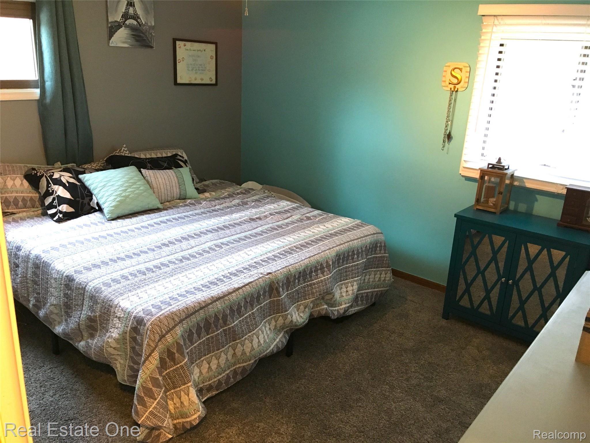 9047 Merriman Road Livonia, MI 48150 - Photo 10 of 22 IMG_5152.jpeg