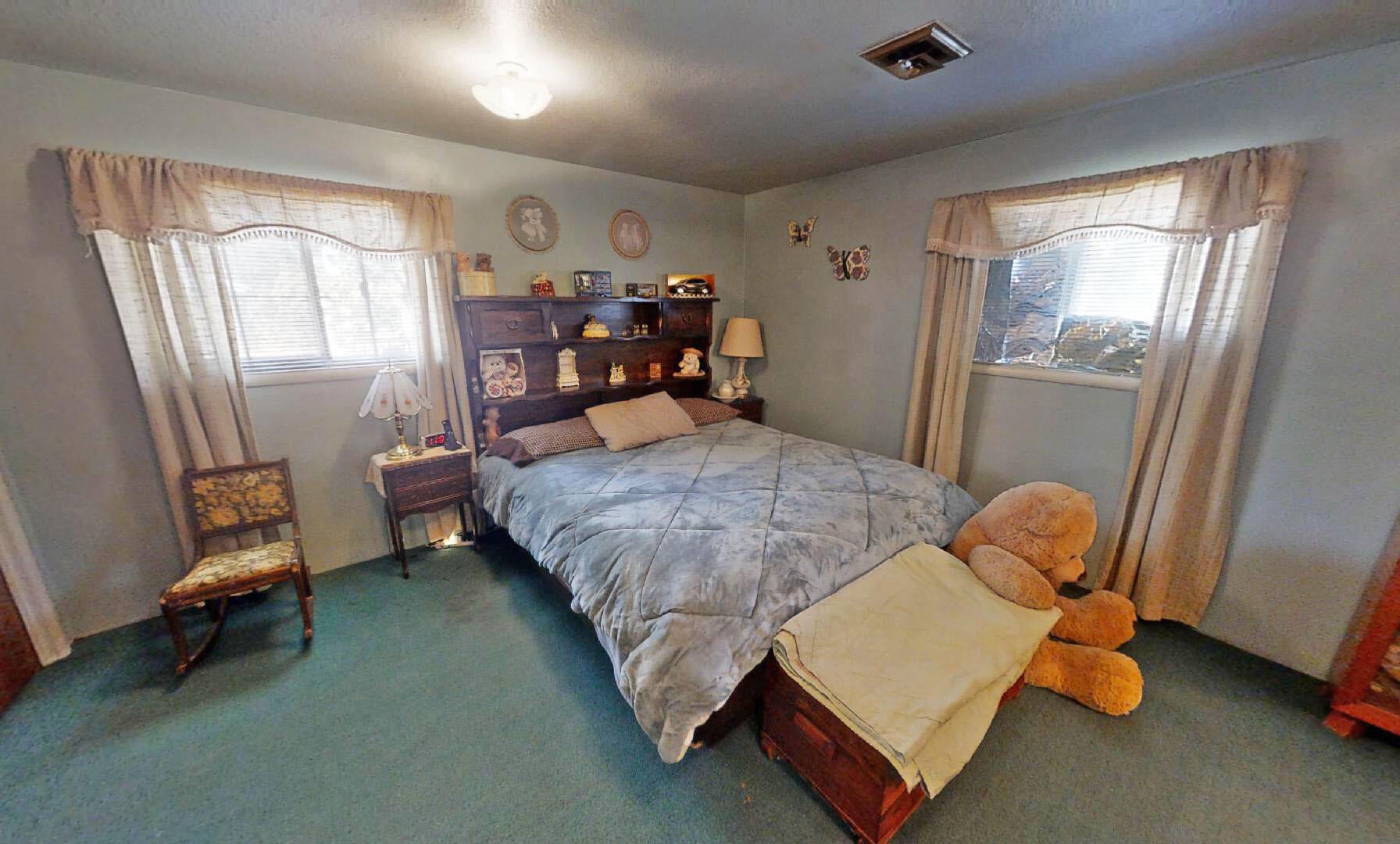 355 Gibbon Road Central Point, OR 97502 - Photo 16 of 29 131045
