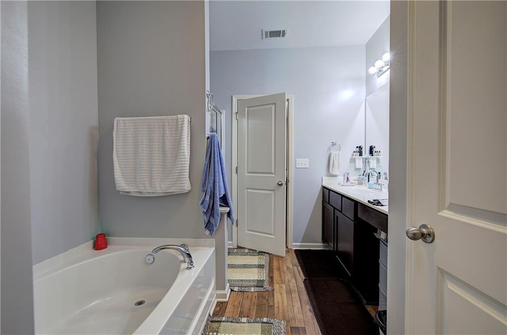 40 Ponders Road Cartersville, GA 30121 - Photo 16 of 30 a bathroom with a tub sink and mirror