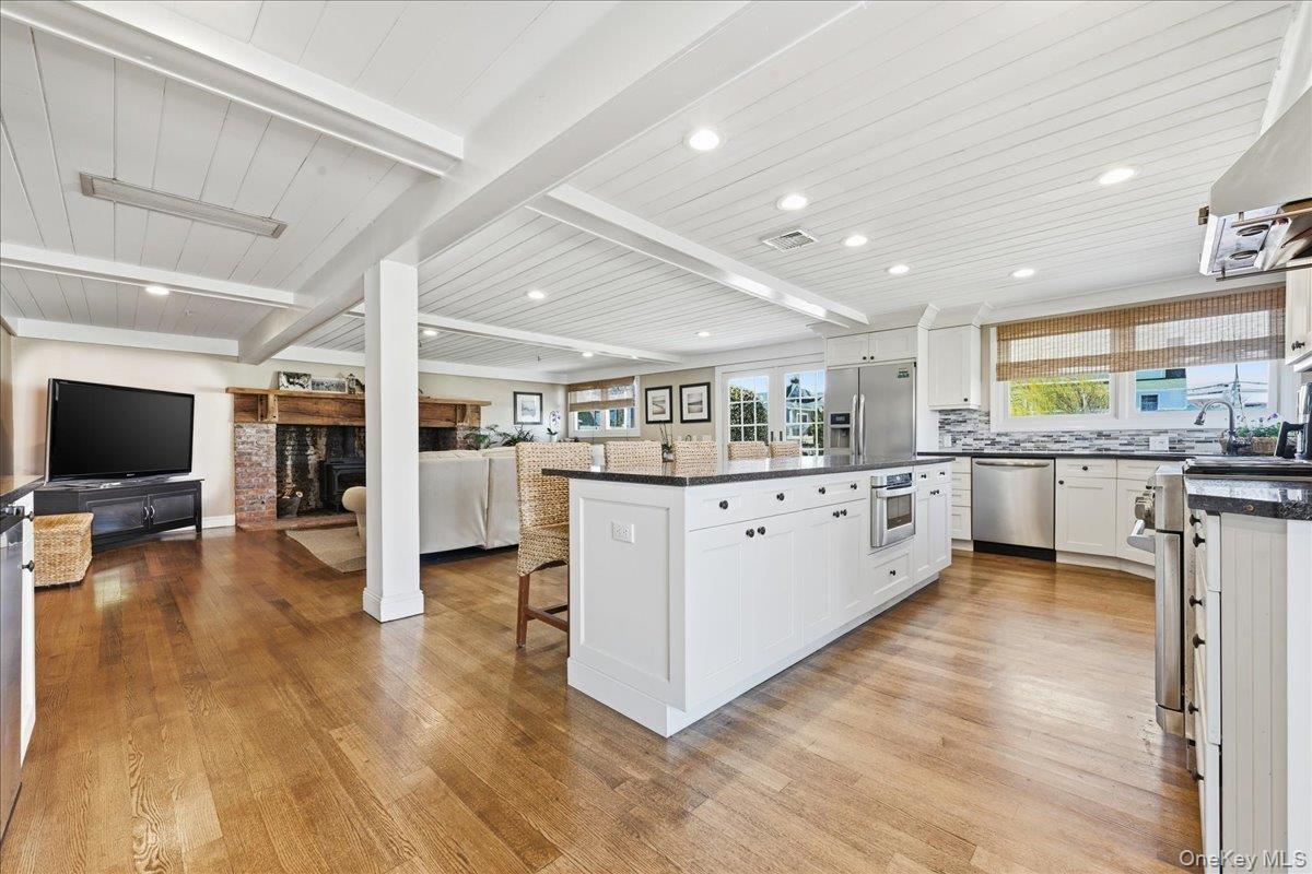 114 Araca Road Babylon, NY 11702 - Photo 14 of 50