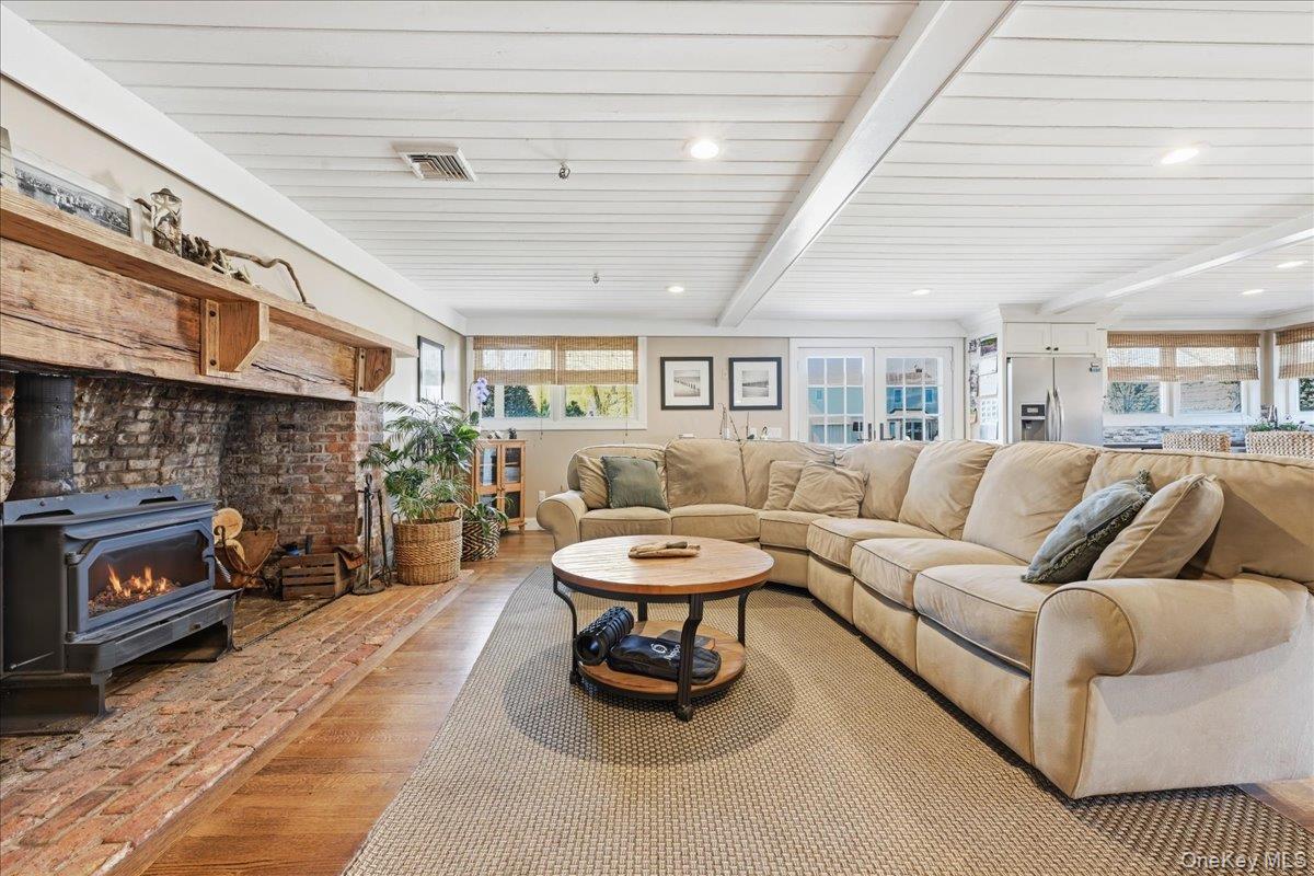 114 Araca Road Babylon, NY 11702 - Photo 19 of 50